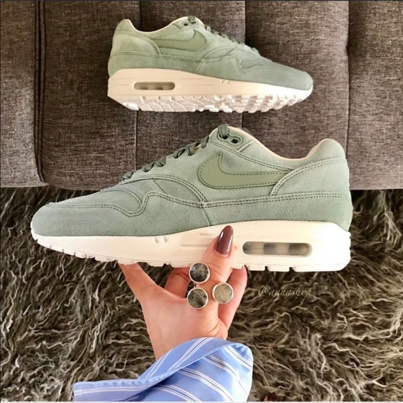 Nike Shoes - NWT Nike ID Air Max 1 Custom Premium